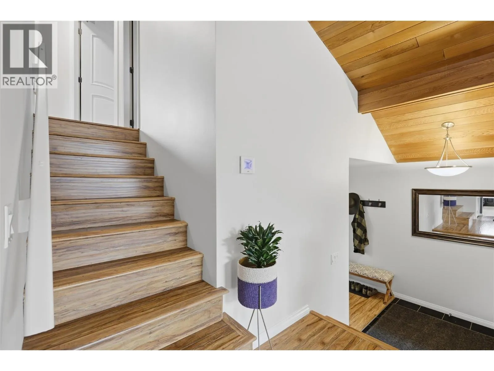 492 LAURIER Drive