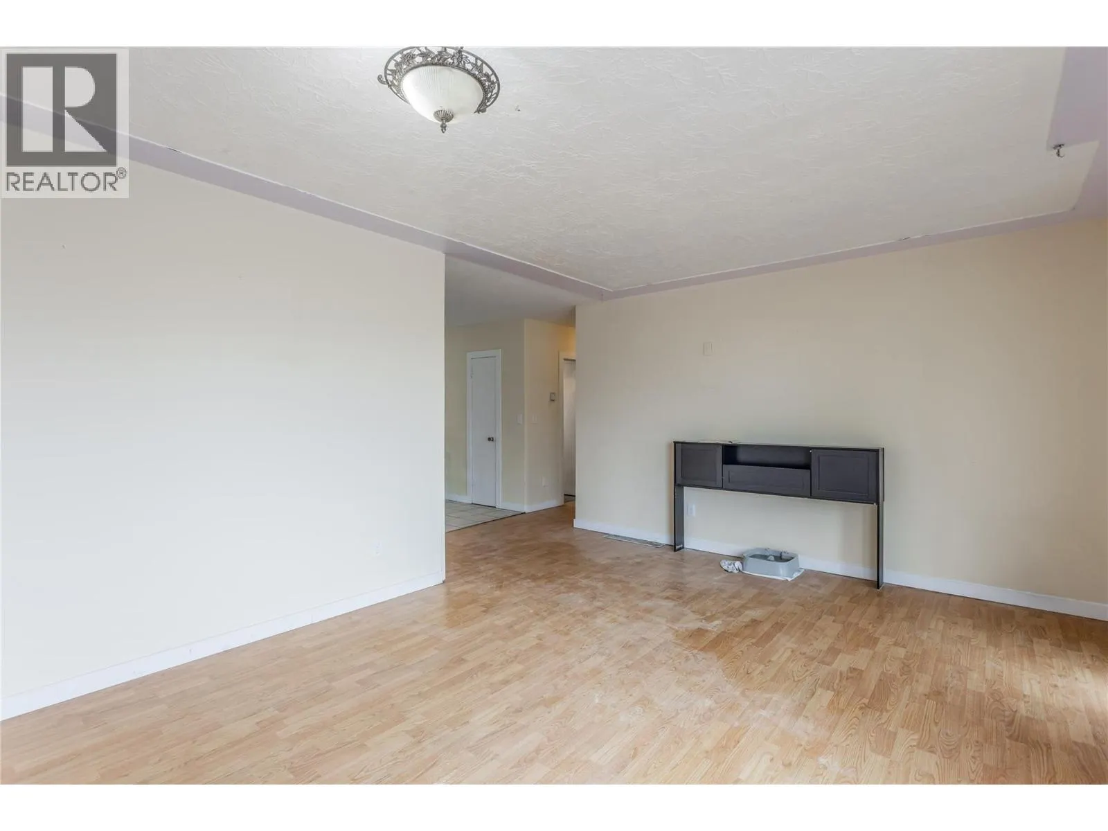 575 Hollywood Road S