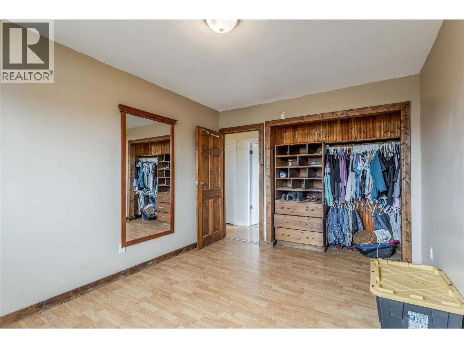 575 Hollywood Road S