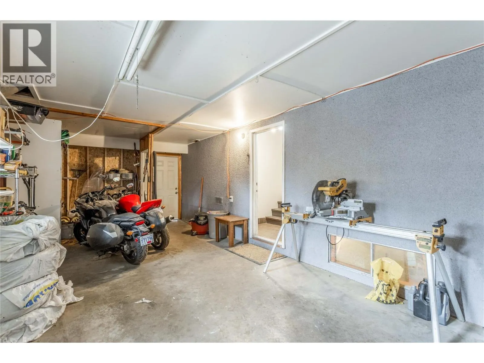 575 Hollywood Road S