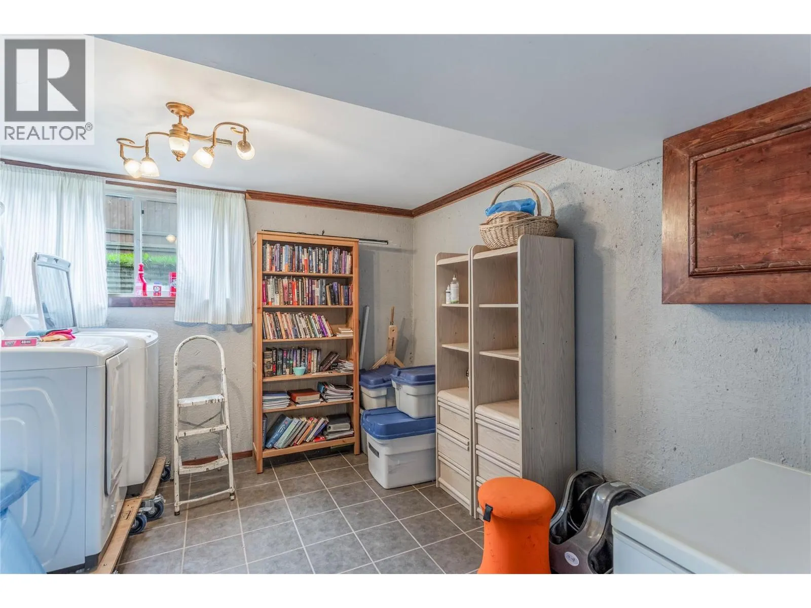 575 Hollywood Road S