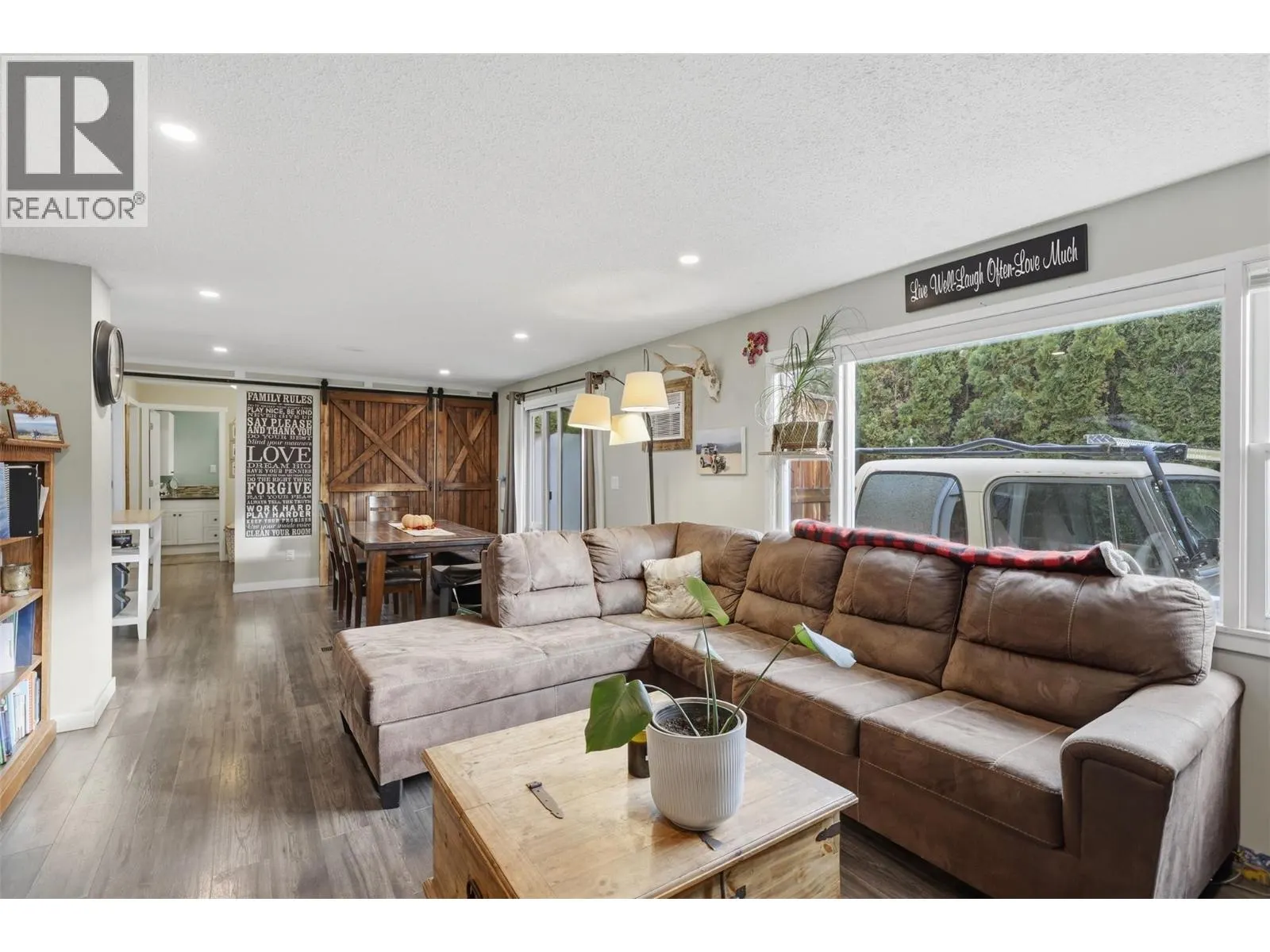 2542 Fleetwood Avenue