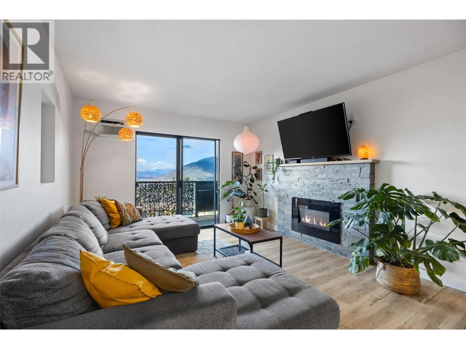 555 Dalgleish Drive Unit# 411