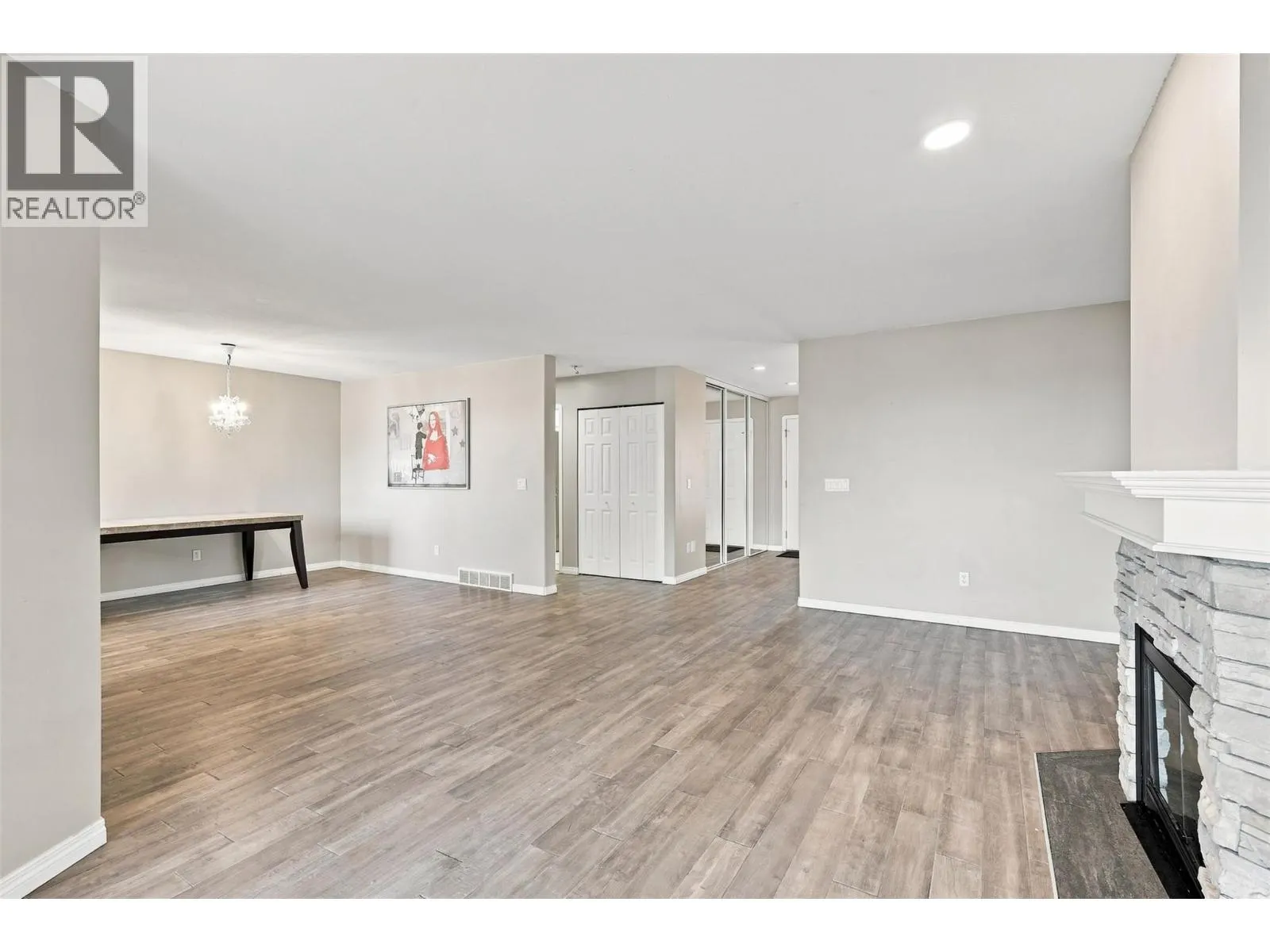15 HUDSONS BAY Trail Unit# 305