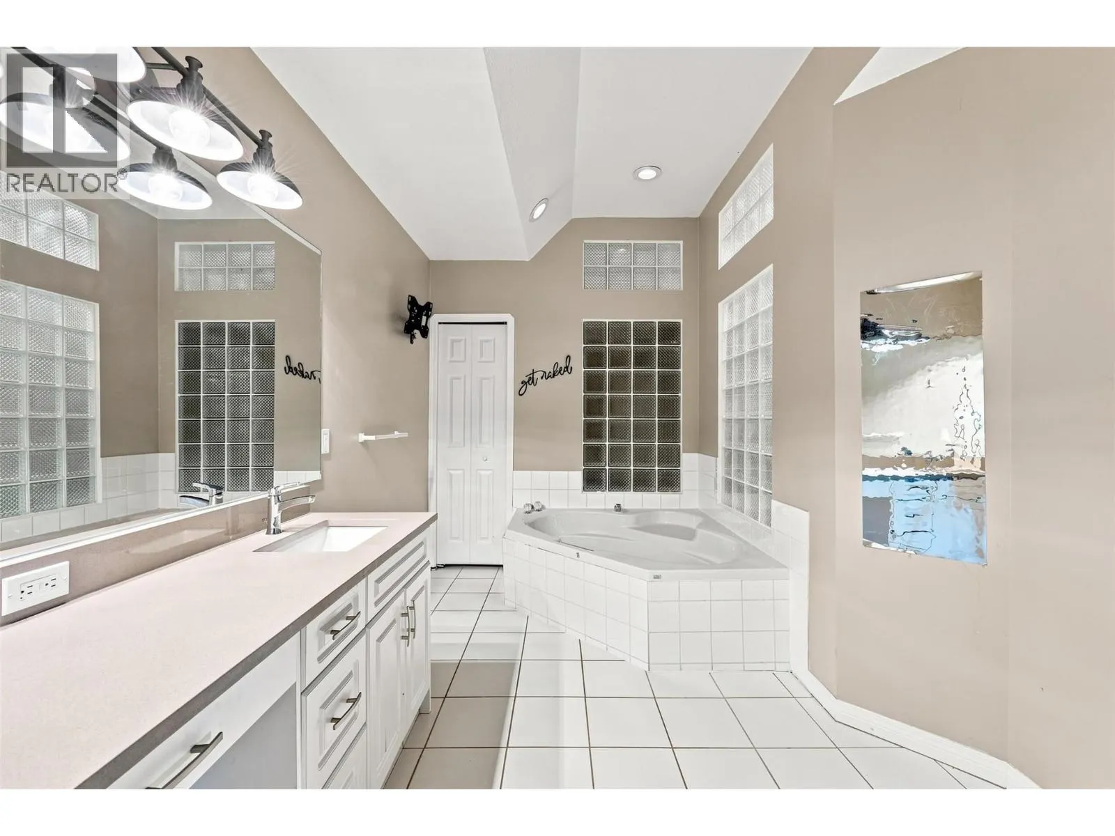 15 HUDSONS BAY Trail Unit# 305