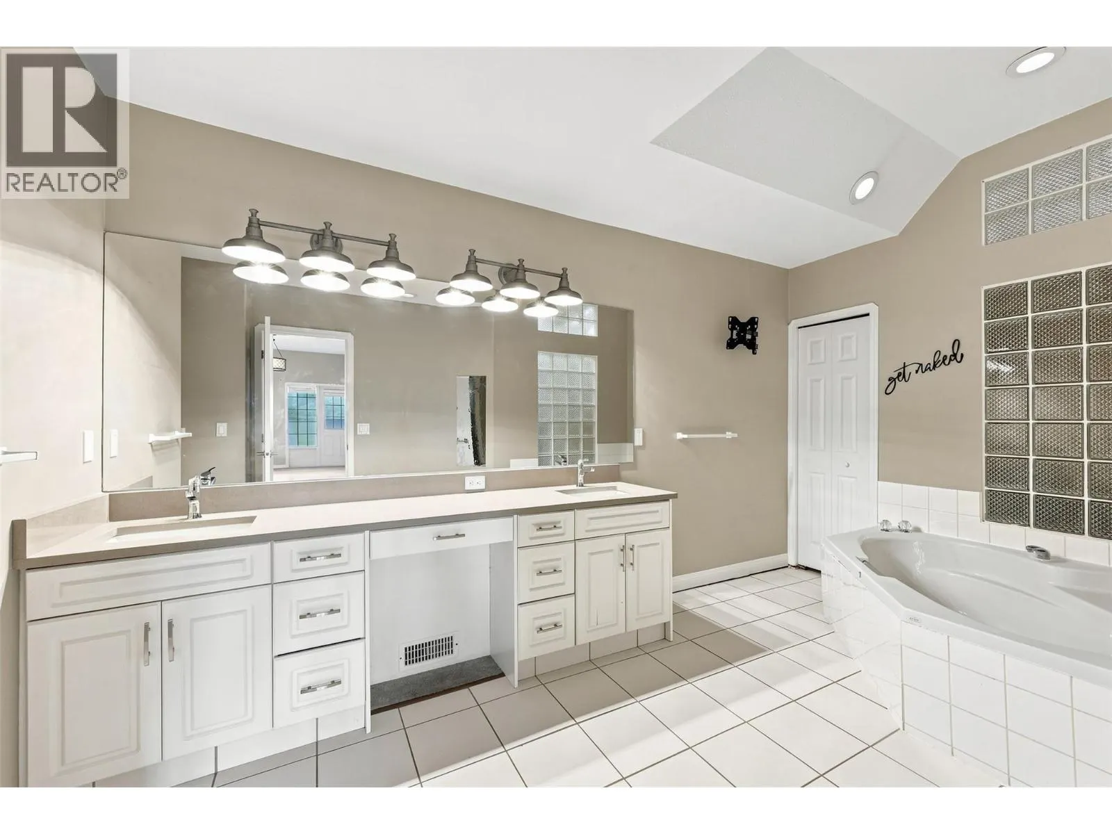 15 HUDSONS BAY Trail Unit# 305
