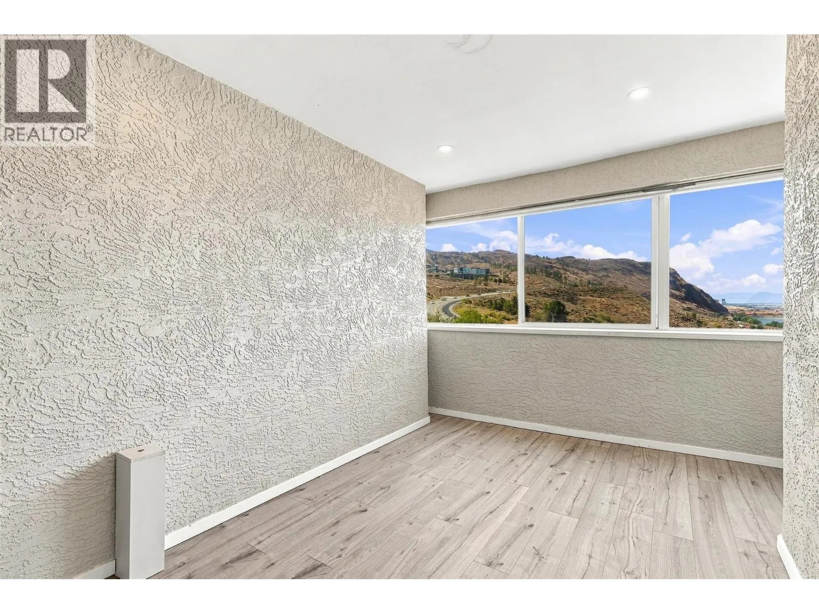 15 HUDSONS BAY Trail Unit# 305