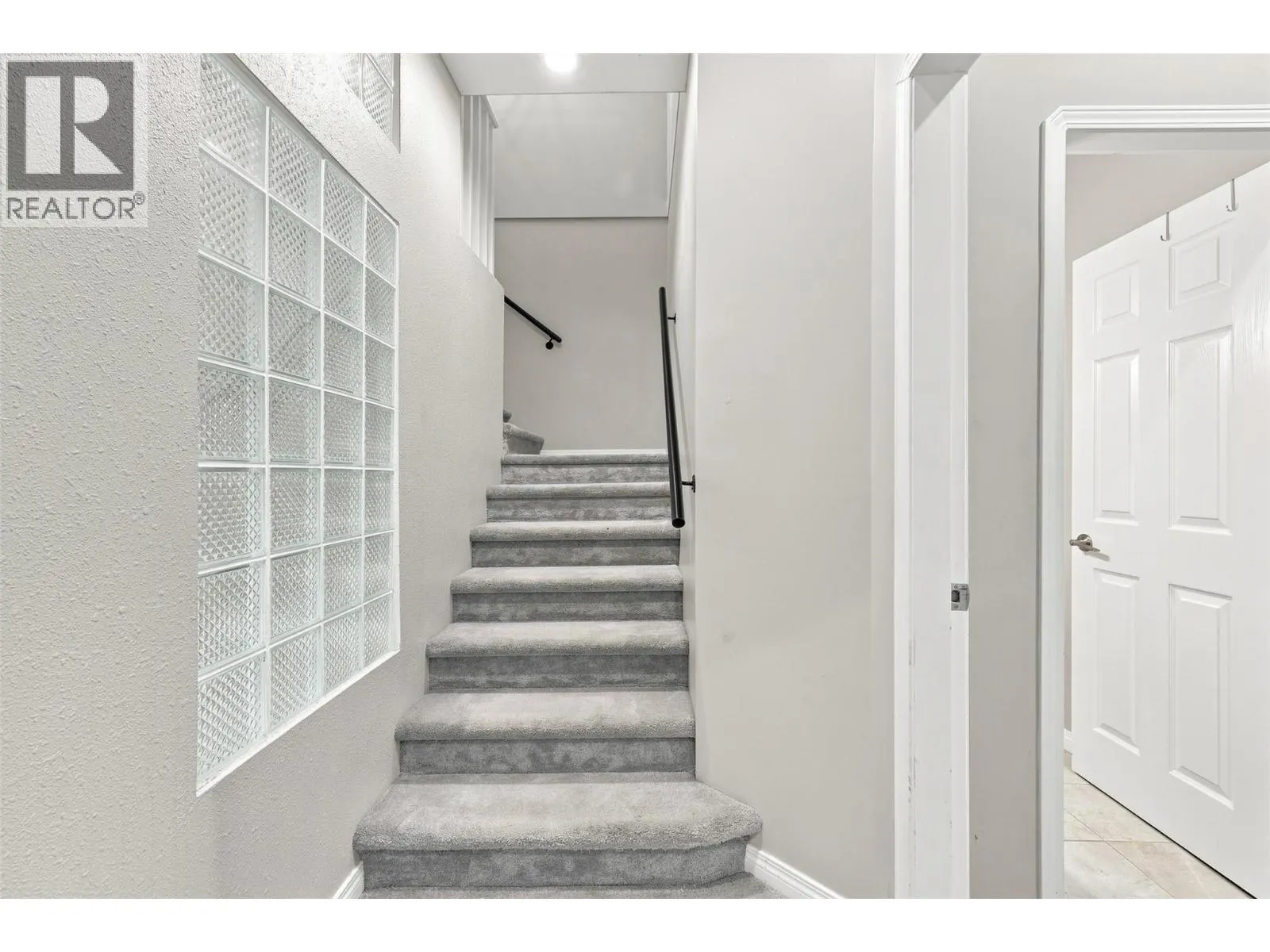 15 HUDSONS BAY Trail Unit# 305