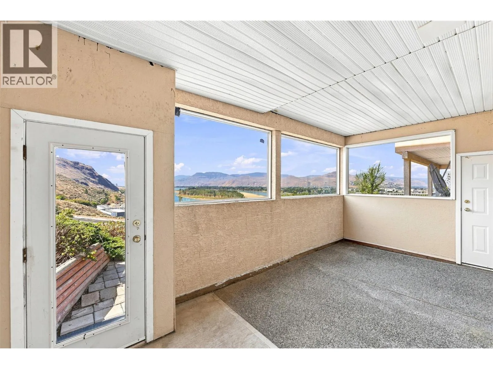 15 HUDSONS BAY Trail Unit# 305