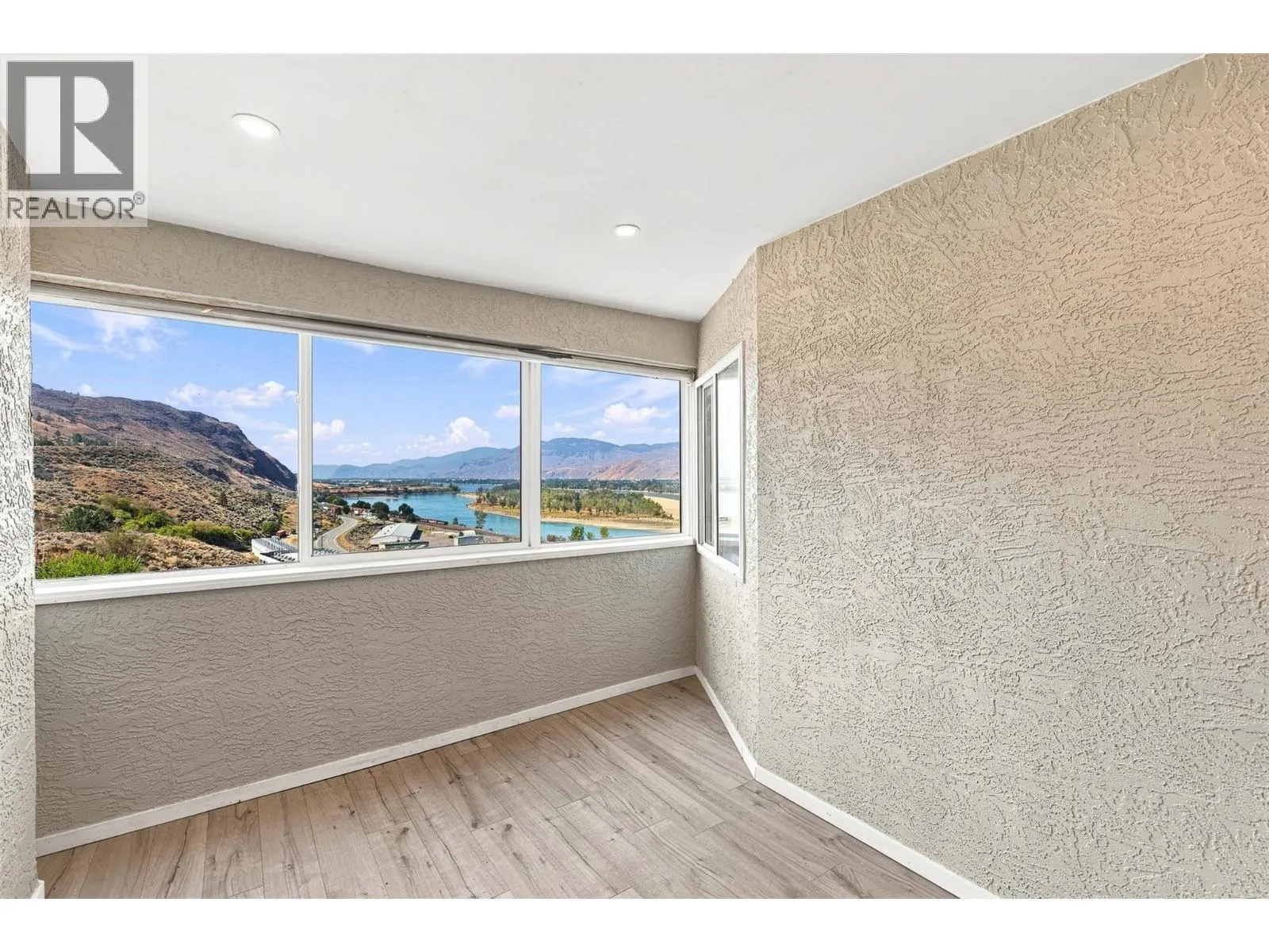 15 HUDSONS BAY Trail Unit# 305