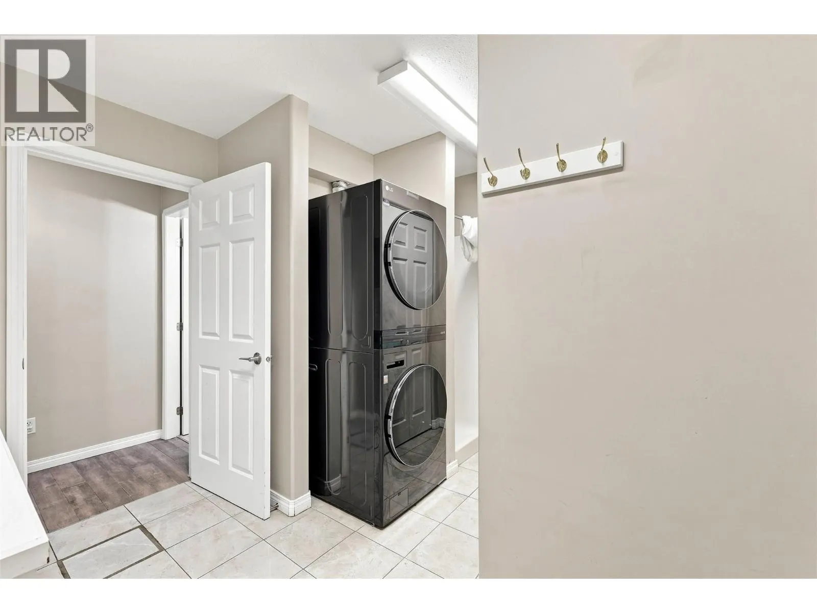 15 HUDSONS BAY Trail Unit# 305