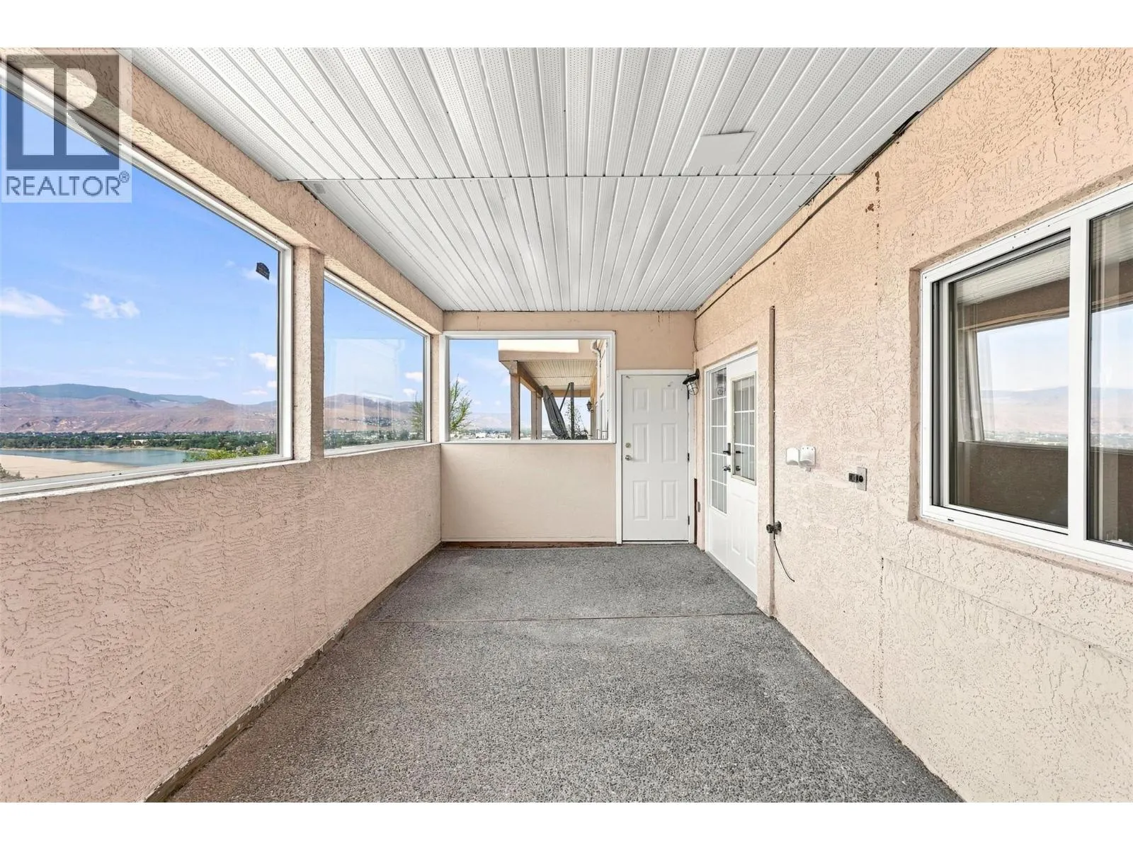 15 HUDSONS BAY Trail Unit# 305