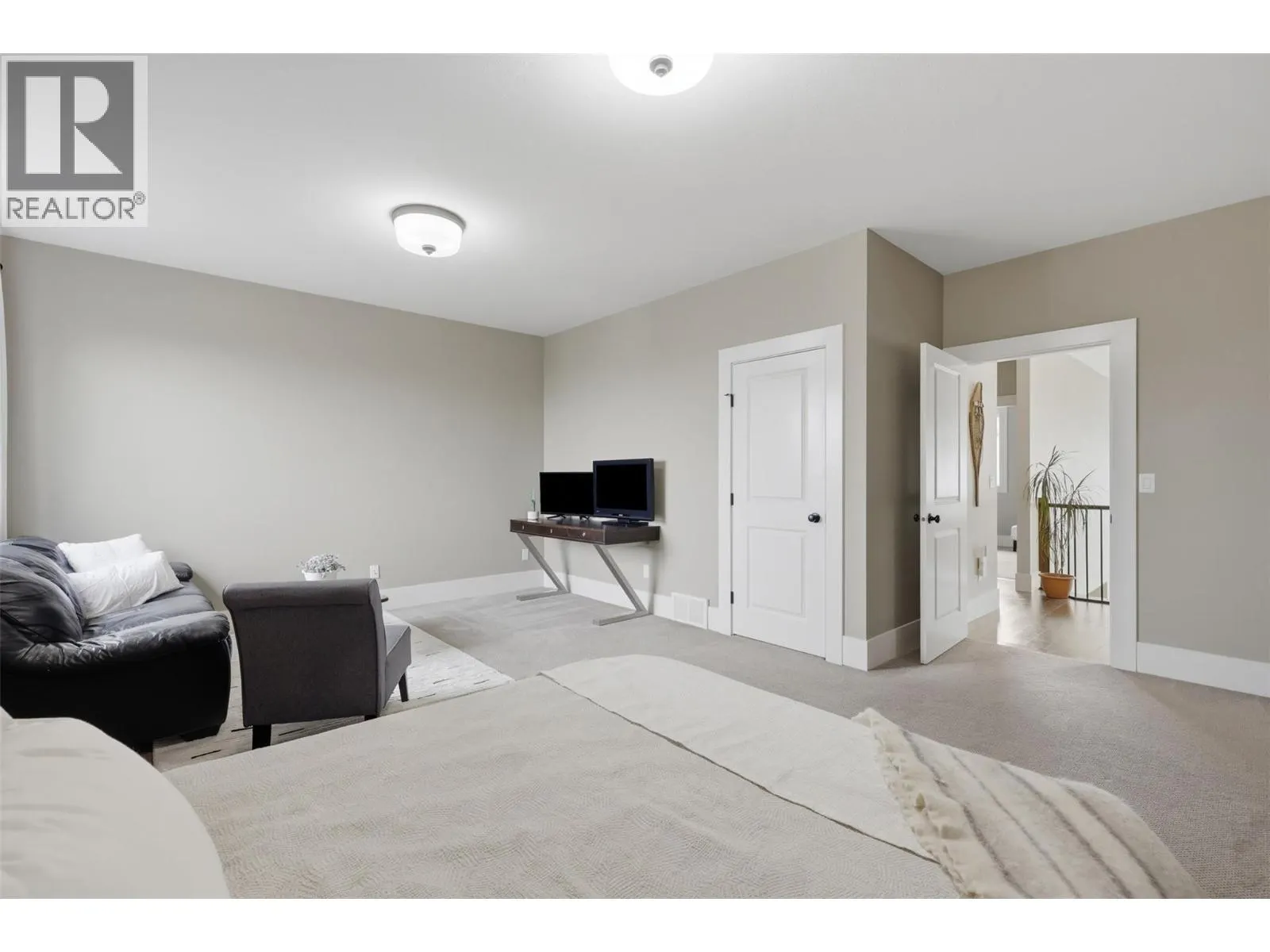 819 Fernie Court