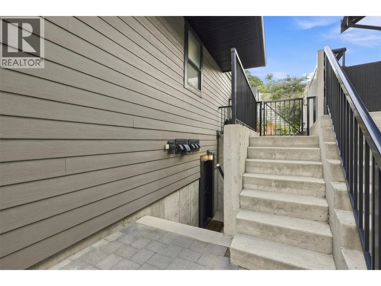 819 Fernie Court