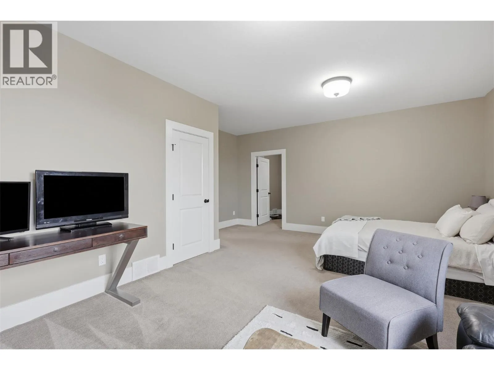 819 Fernie Court