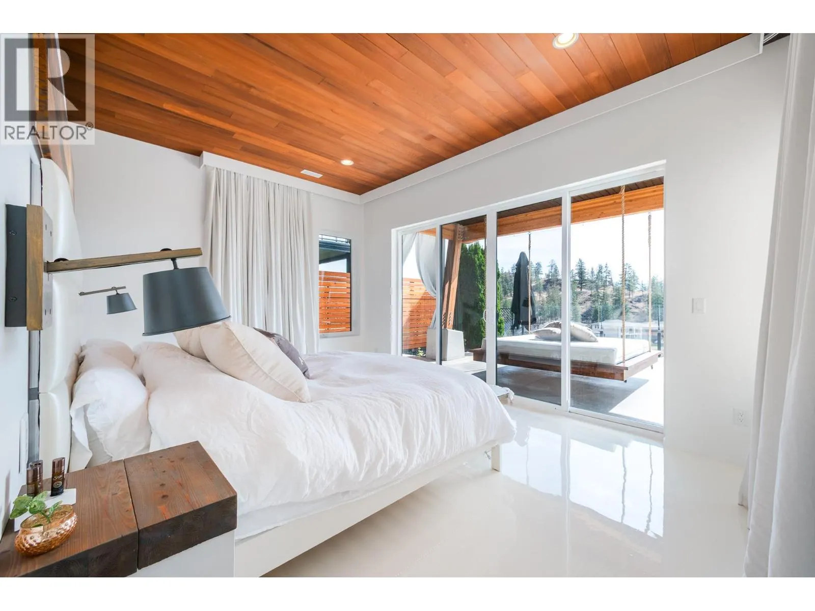 2559 Crown Crest Drive