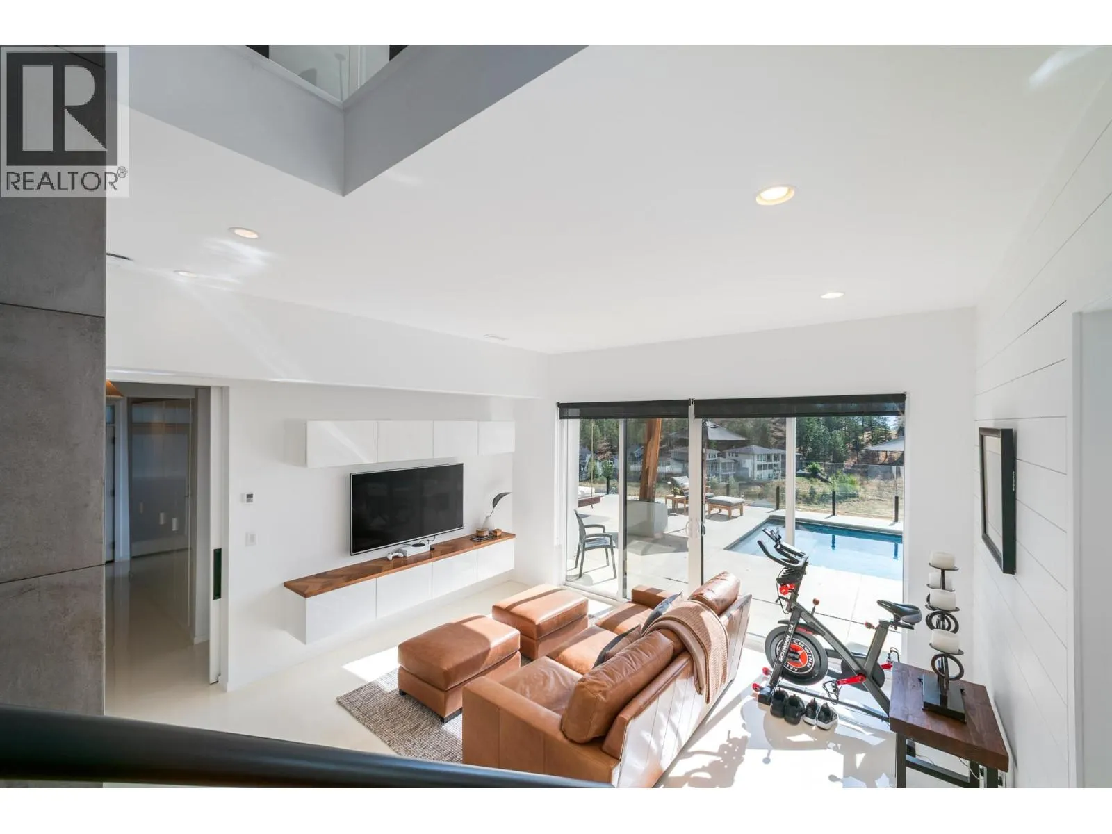 2559 Crown Crest Drive