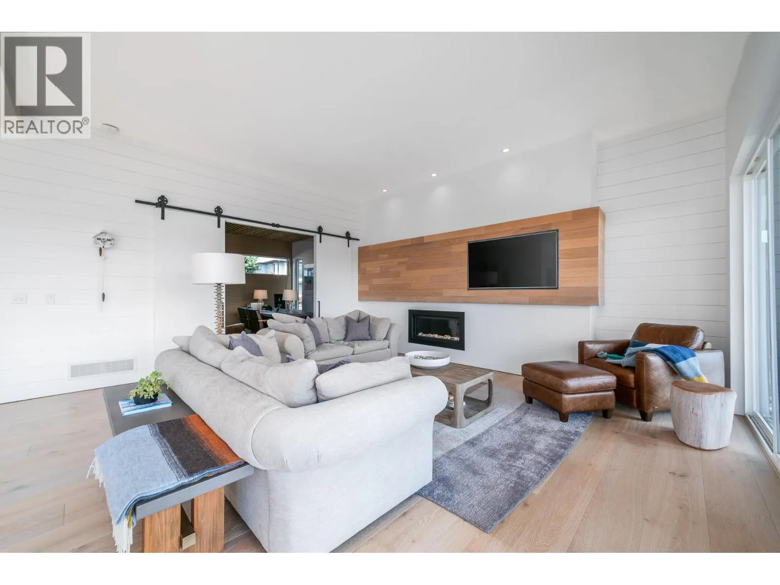 2559 Crown Crest Drive