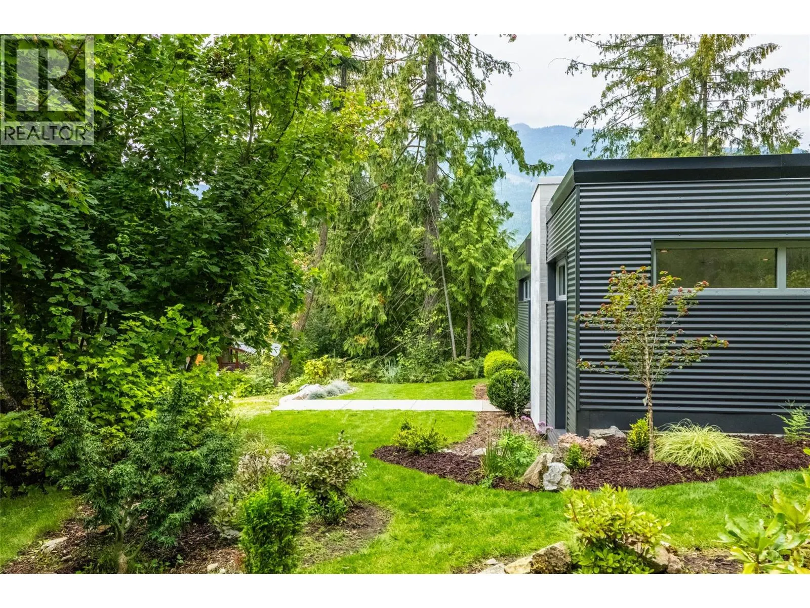 183 Kootenay Lake Road