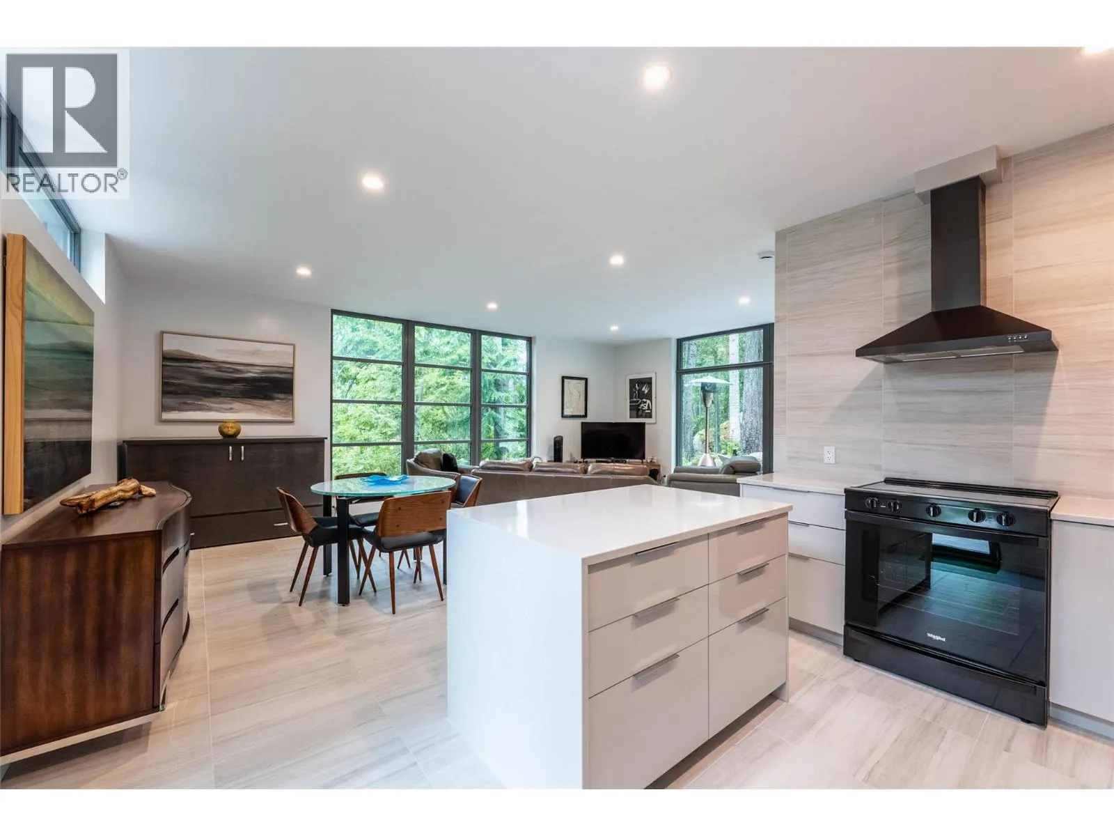 183 Kootenay Lake Road