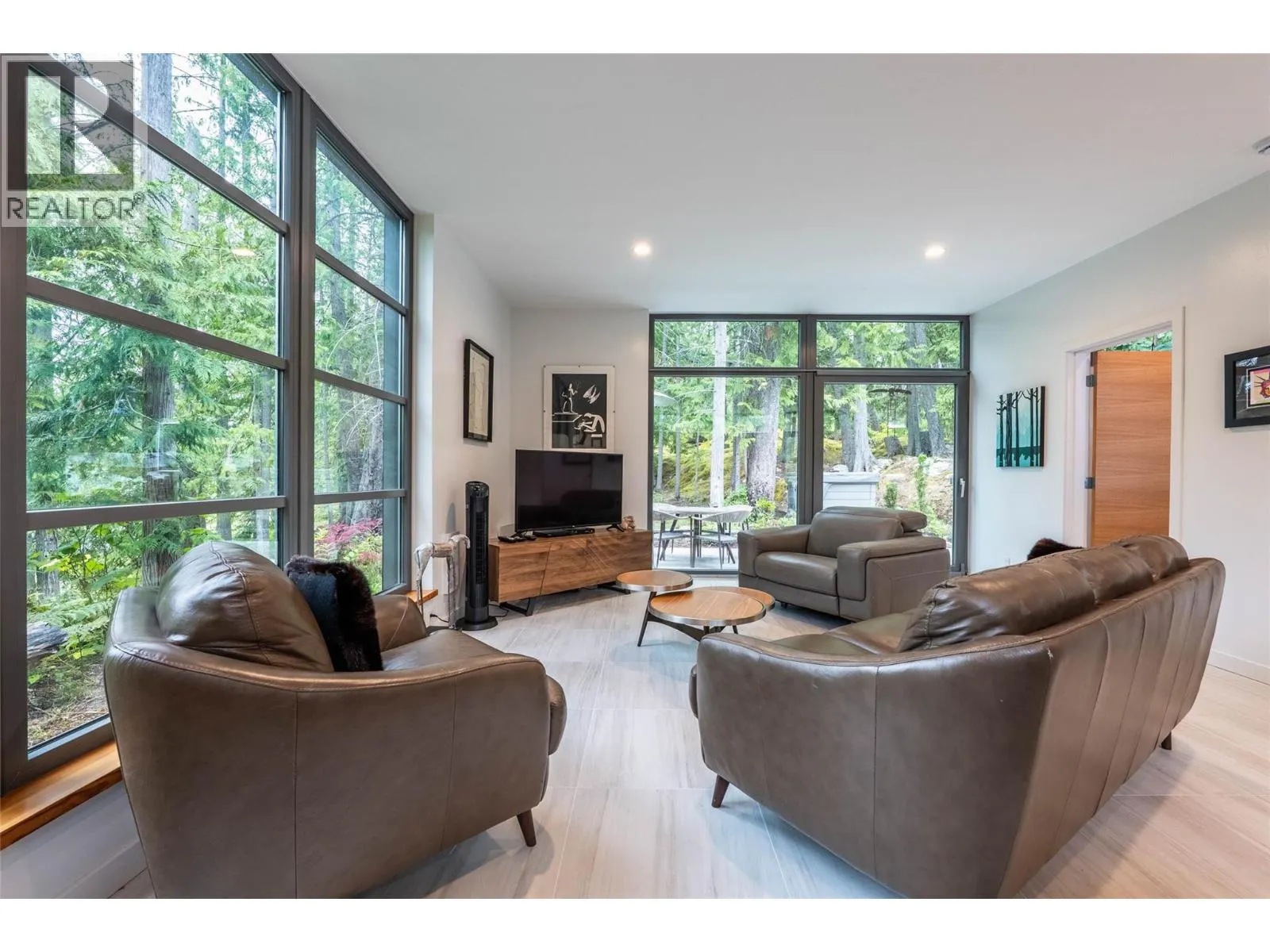 183 Kootenay Lake Road