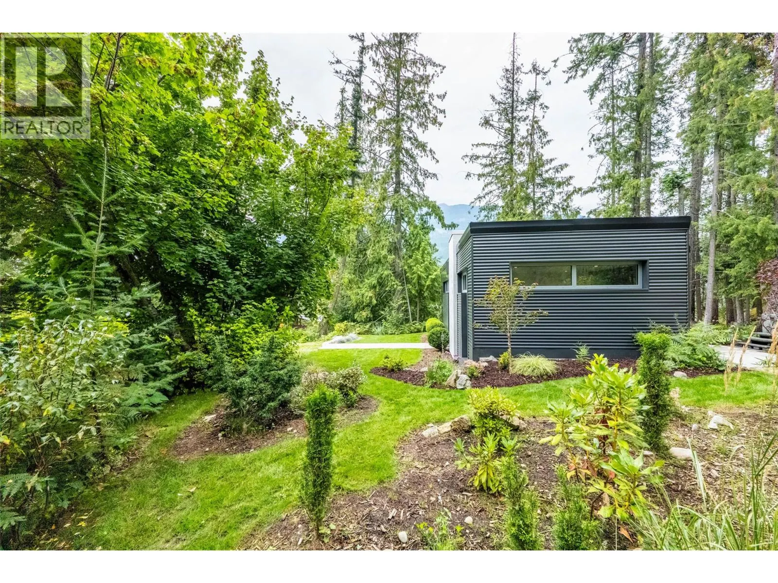 183 Kootenay Lake Road