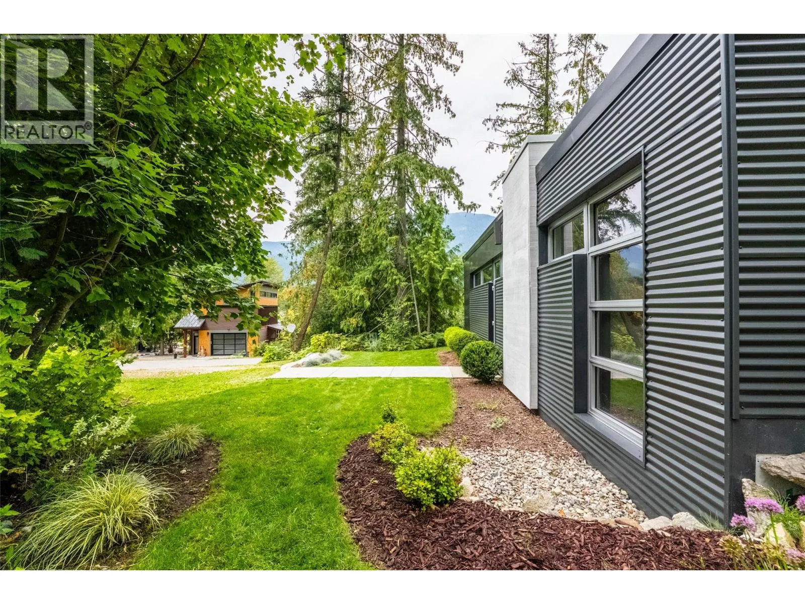 183 Kootenay Lake Road
