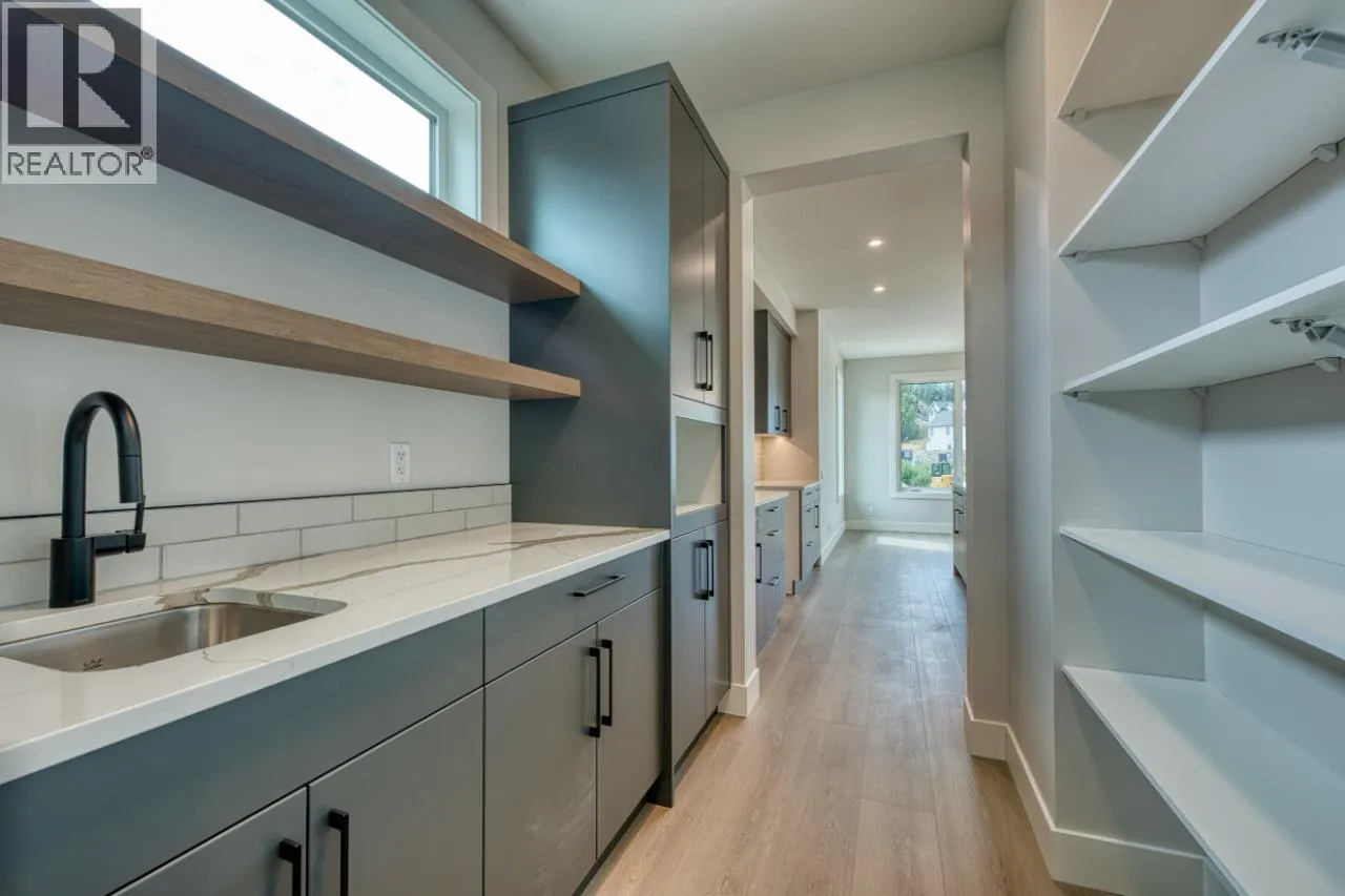 925 Bull Crescent
