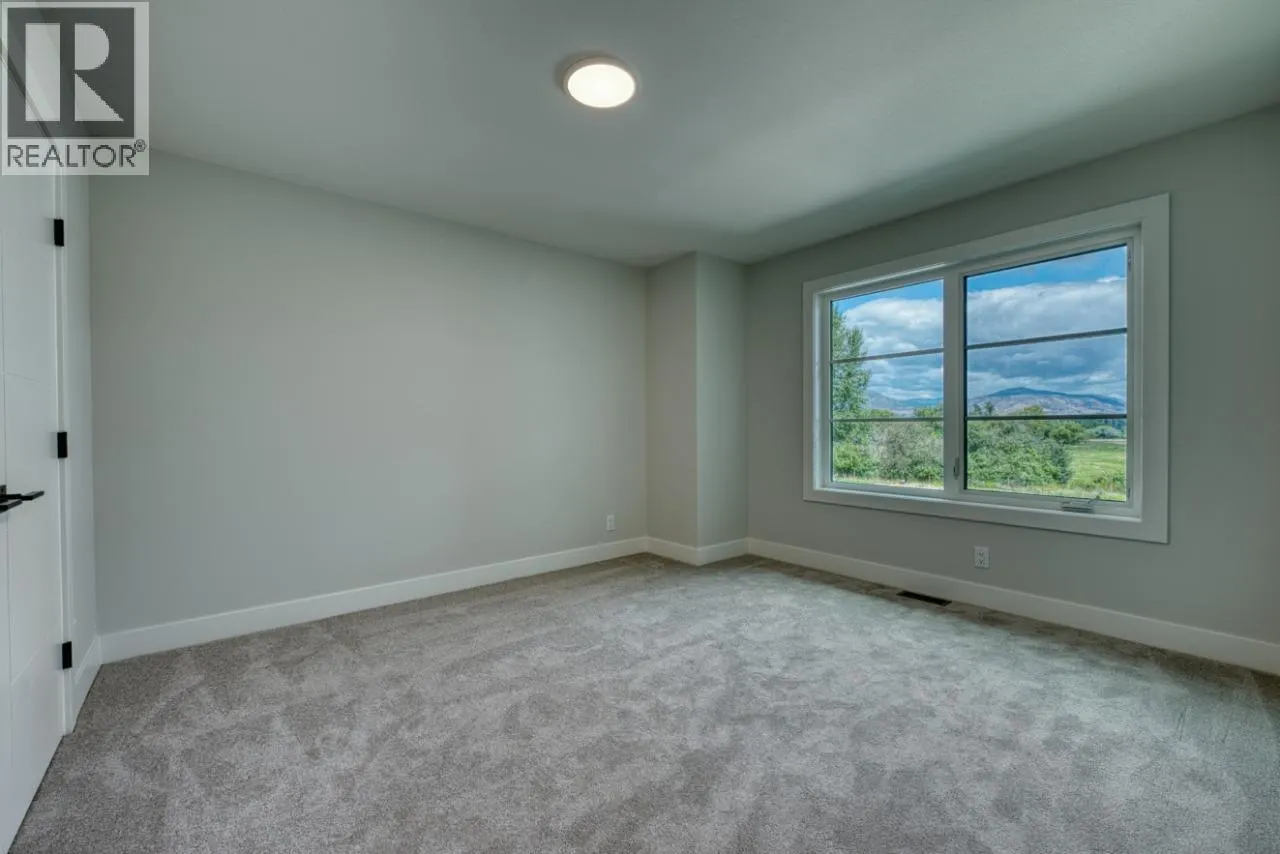 925 Bull Crescent