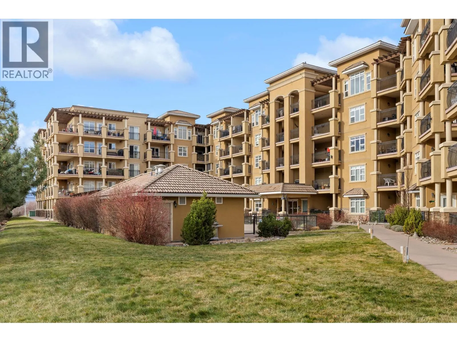 2070 Boucherie Road Unit# 417