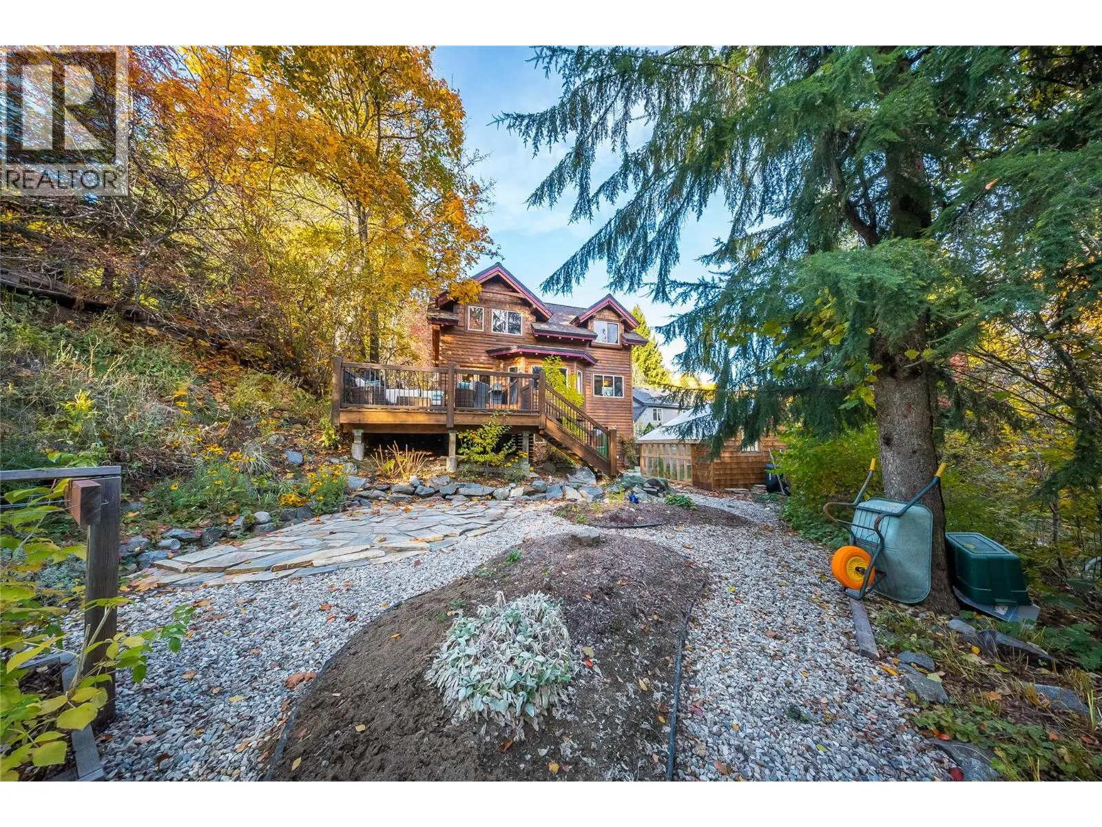 1305 Dunn Crescent