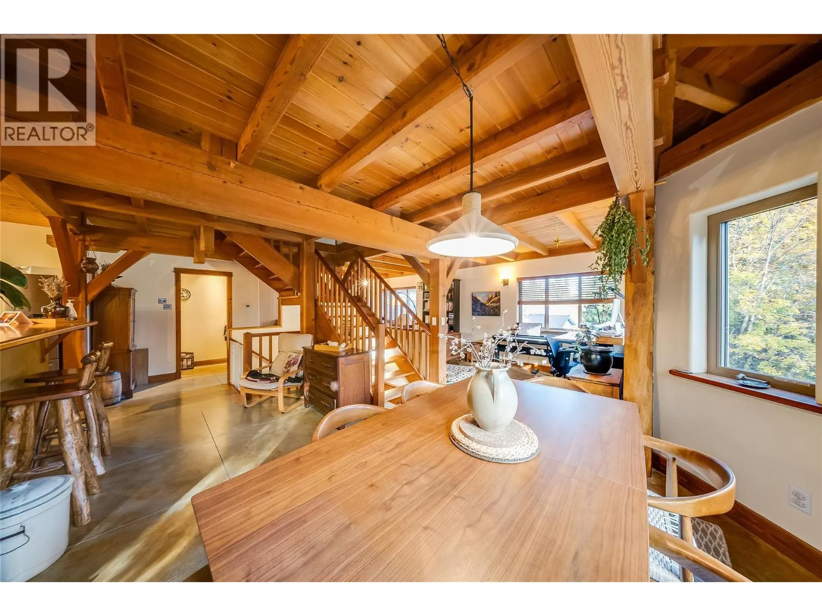 1305 Dunn Crescent