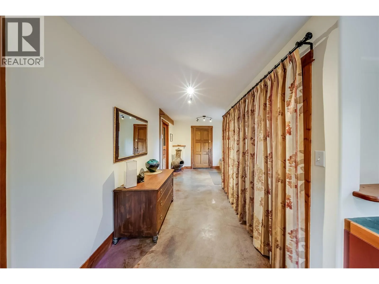 1305 Dunn Crescent