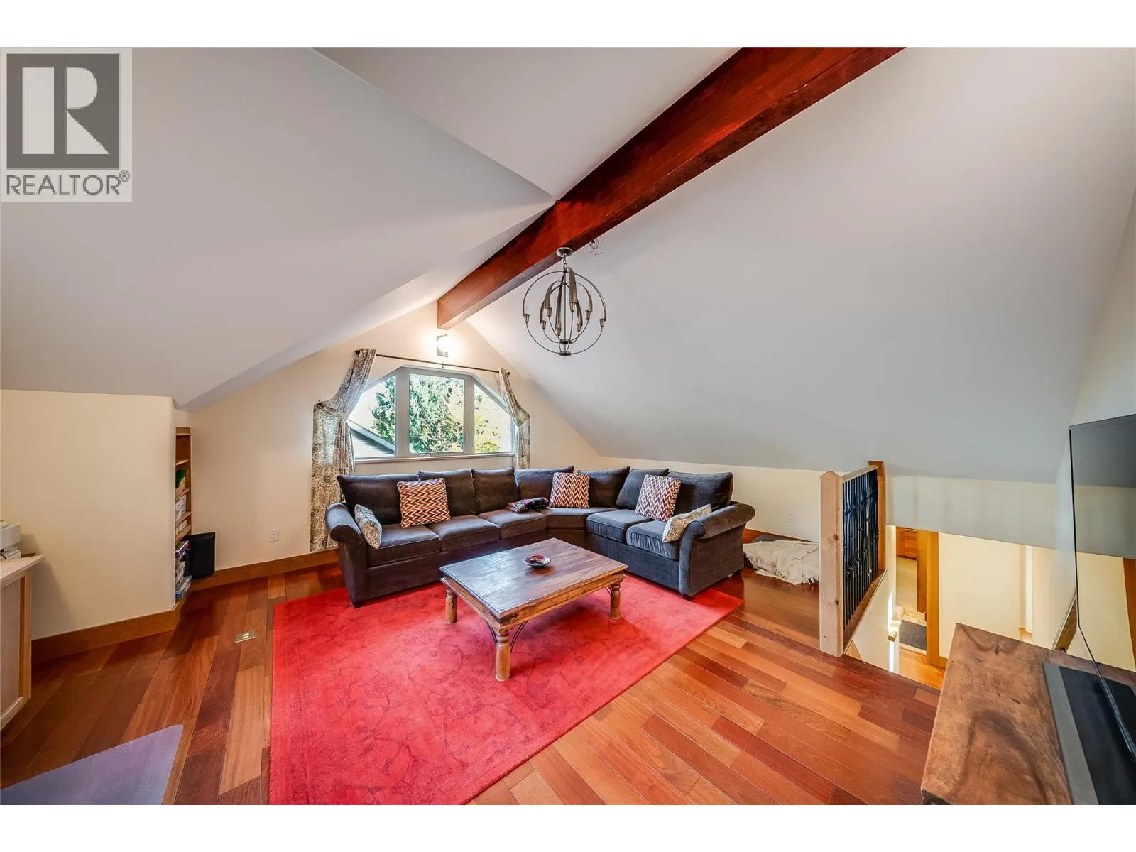 1305 Dunn Crescent