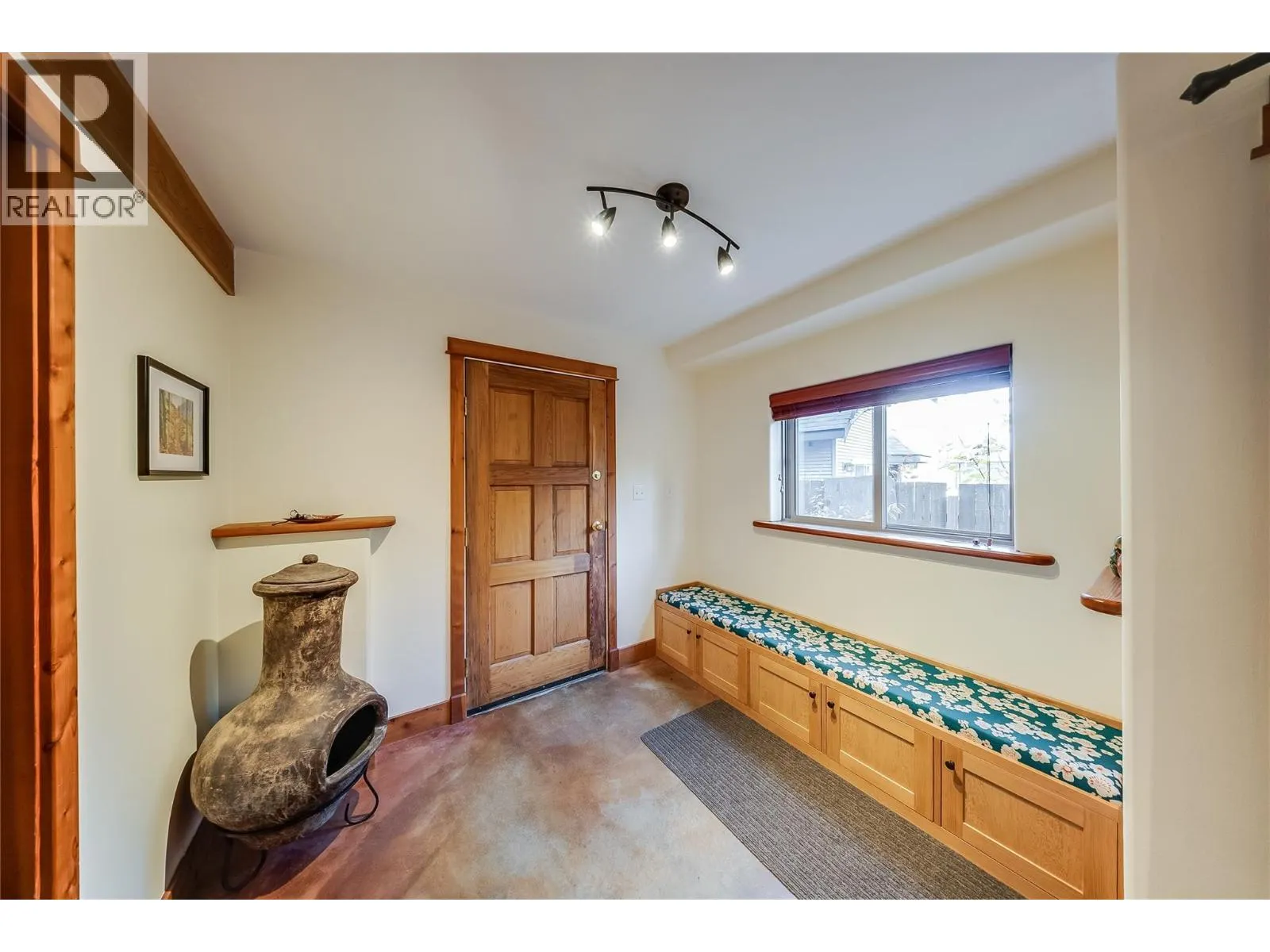 1305 Dunn Crescent