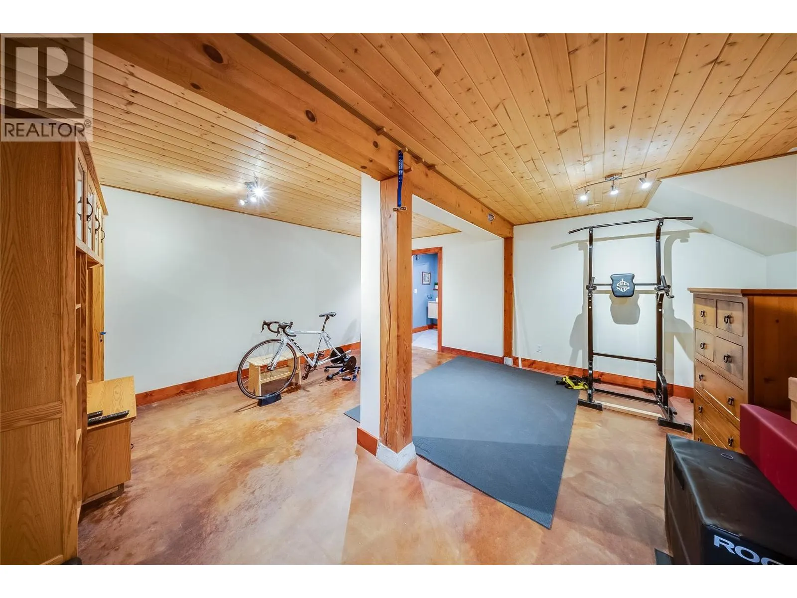1305 Dunn Crescent