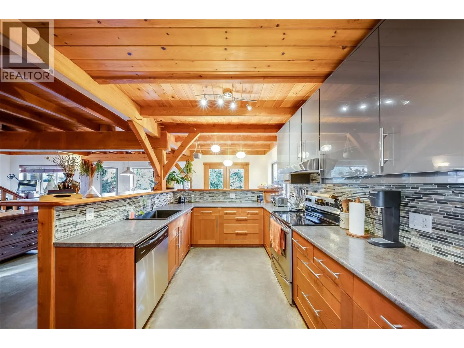 1305 Dunn Crescent