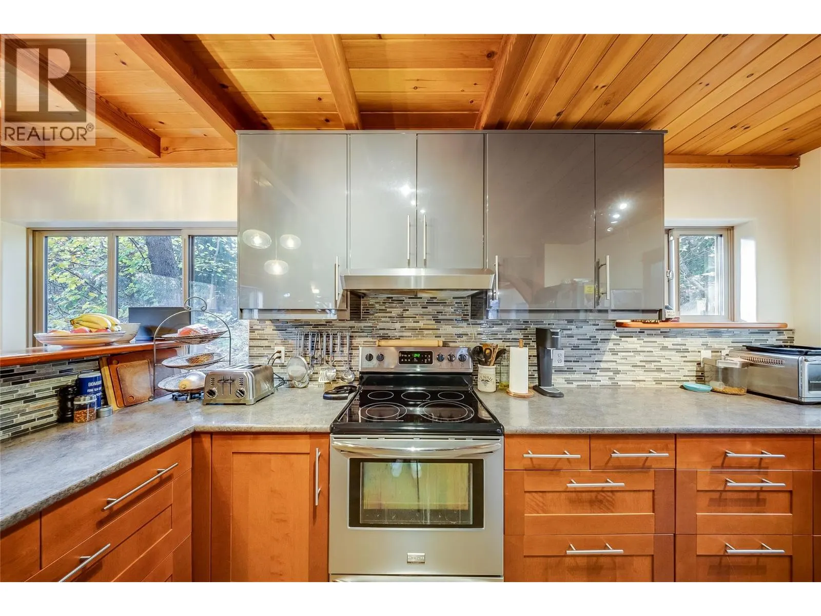 1305 Dunn Crescent