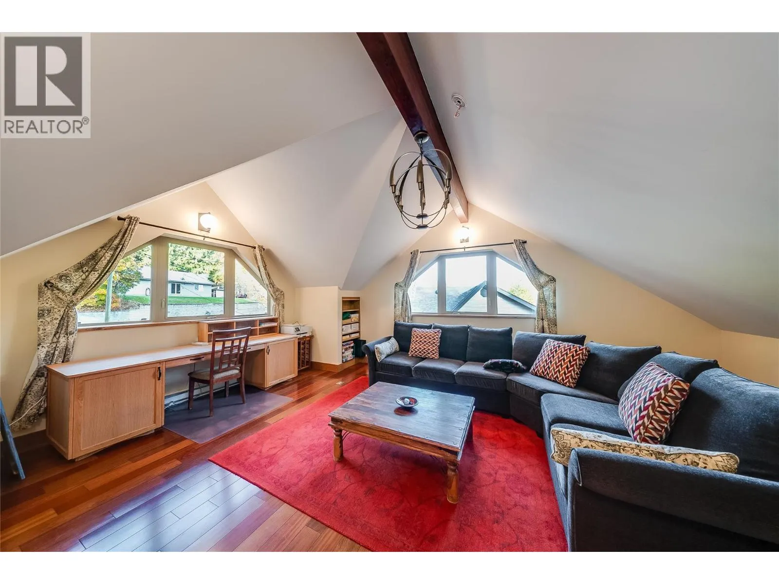 1305 Dunn Crescent