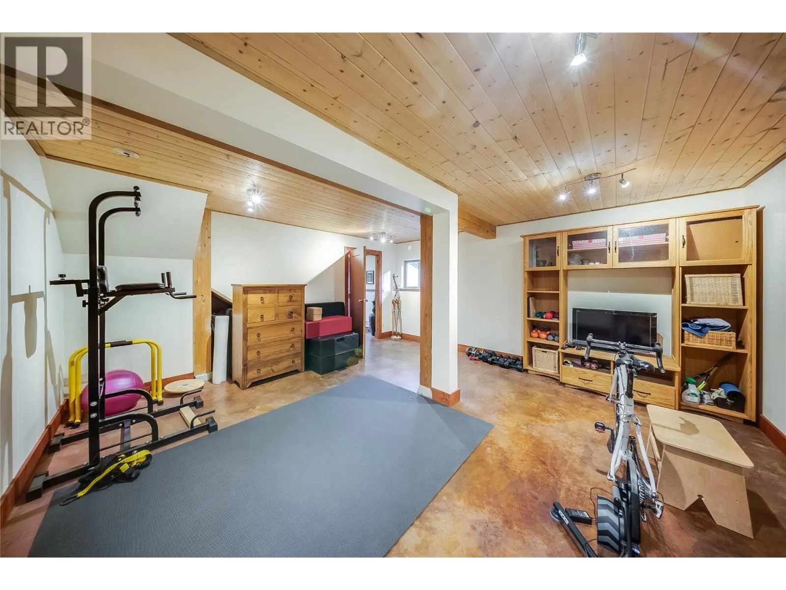 1305 Dunn Crescent