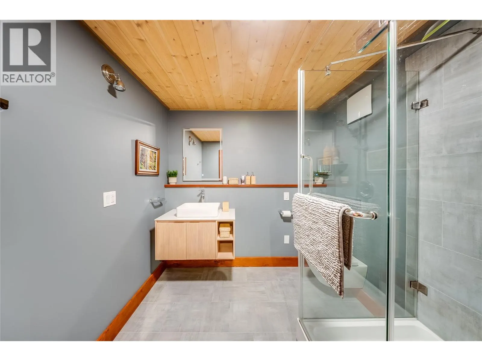 1305 Dunn Crescent