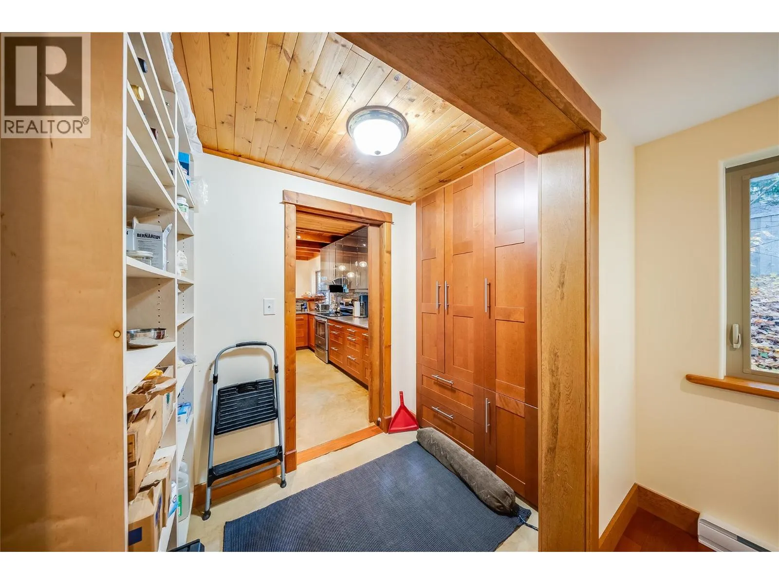 1305 Dunn Crescent
