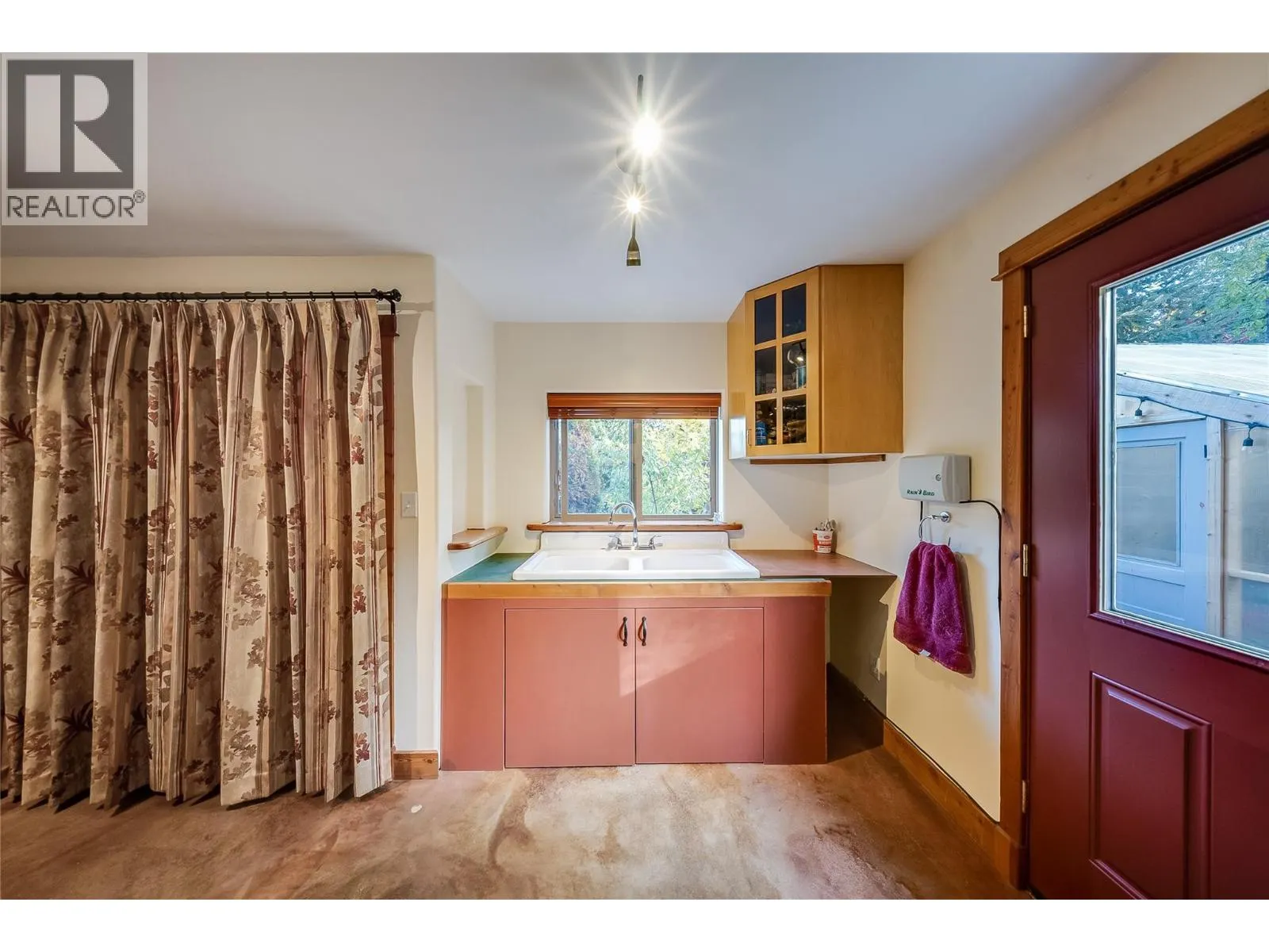 1305 Dunn Crescent