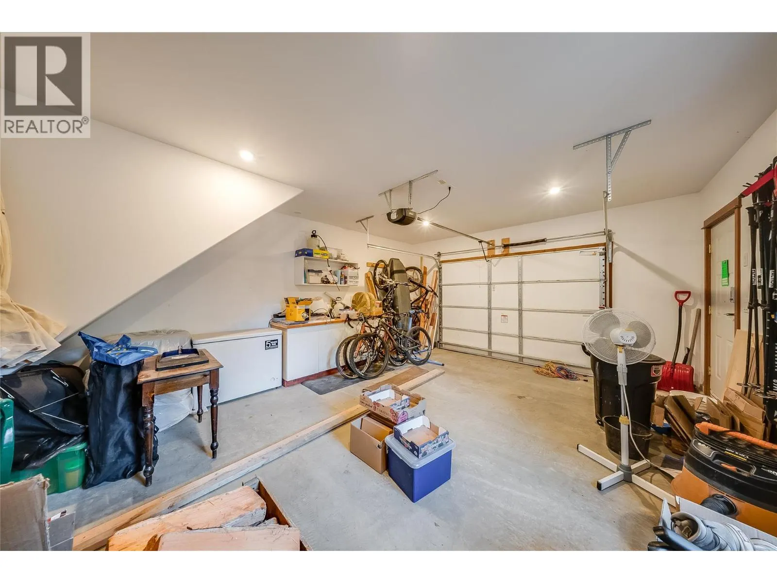 1305 Dunn Crescent
