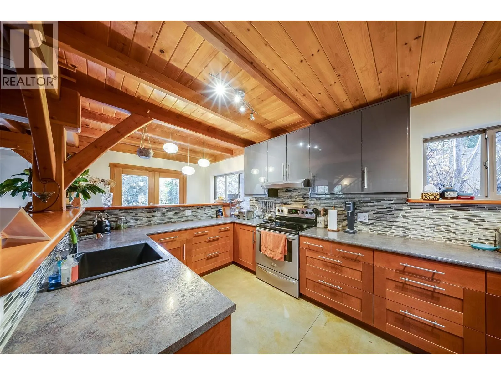 1305 Dunn Crescent