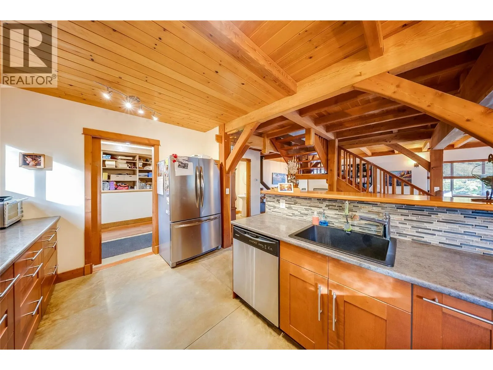 1305 Dunn Crescent