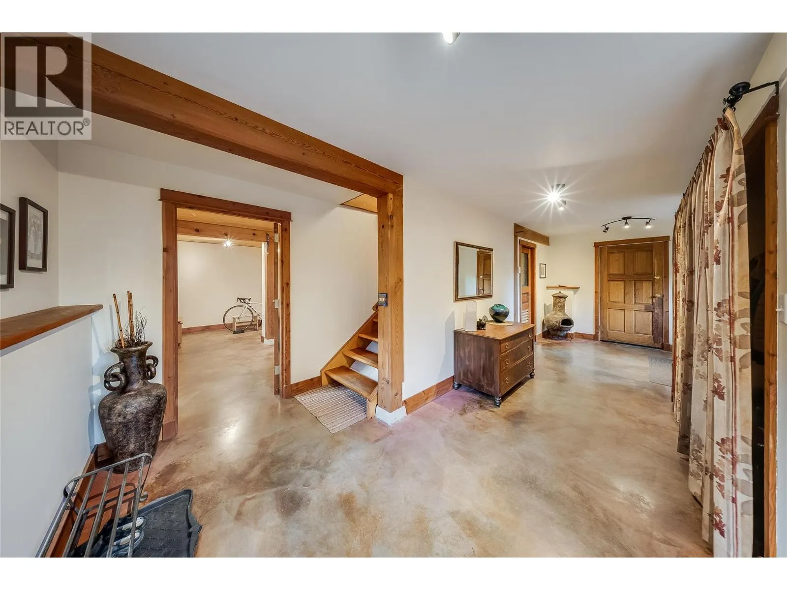 1305 Dunn Crescent