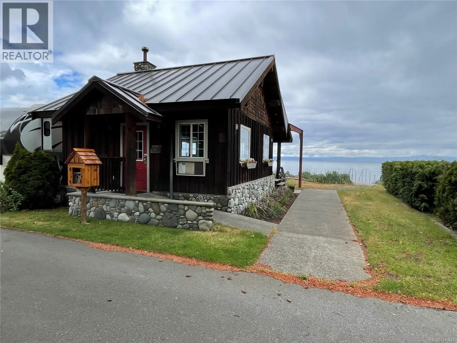 24 6050 Island Hwy