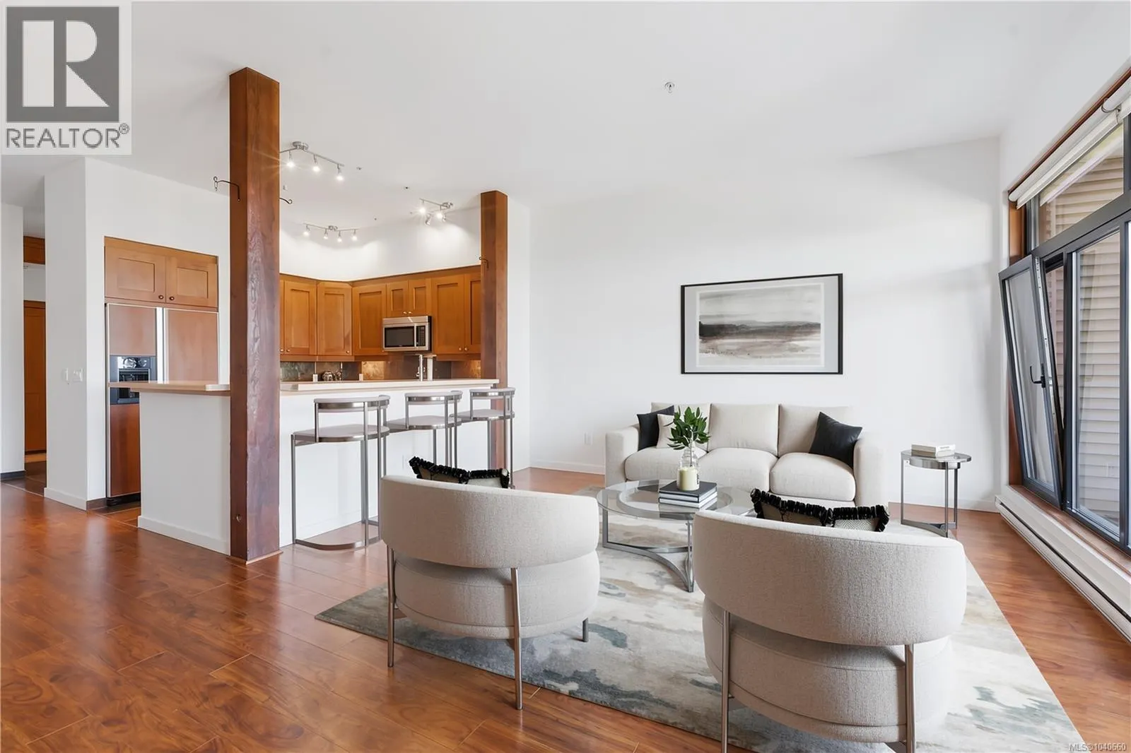 203 515 Marine Dr