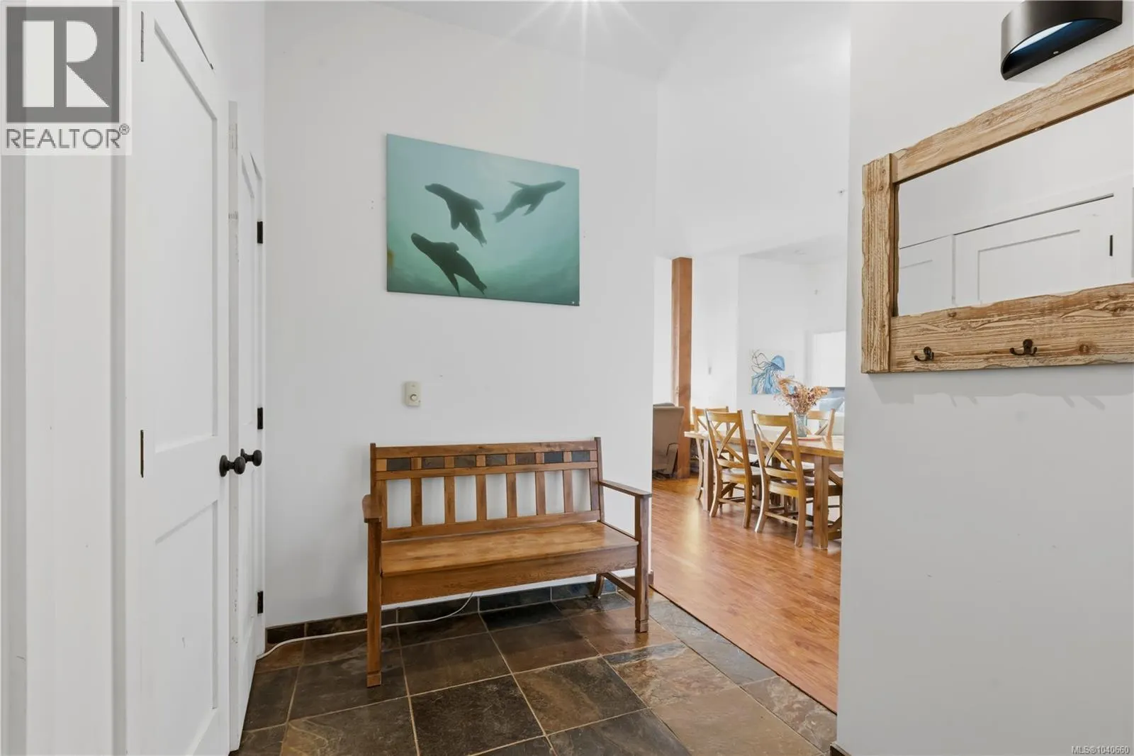 203 515 Marine Dr